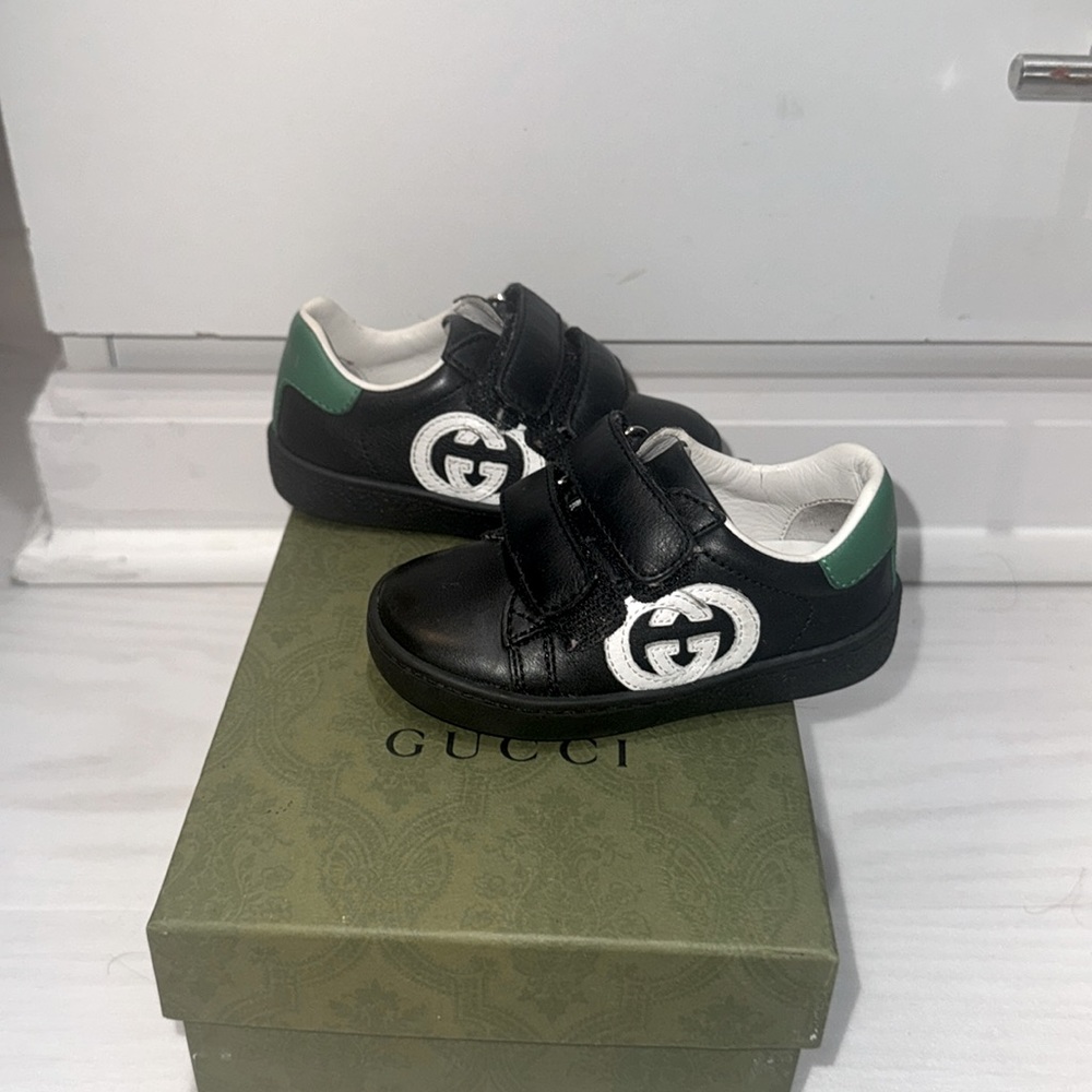 Autentic Gucci shoes unisex